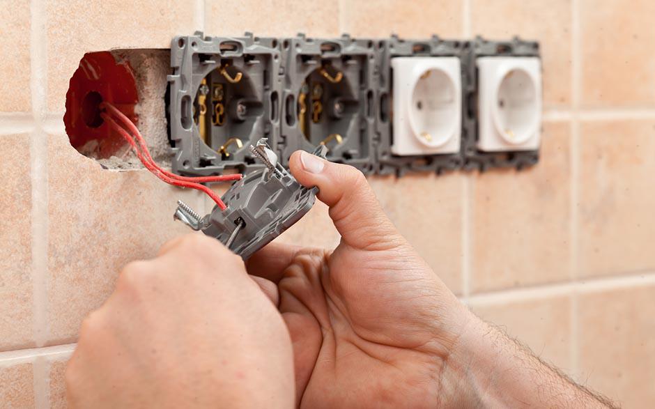 cherche électricien Maule